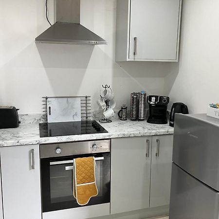 Lancing Apartments - Spacious 2 Bed - Sleeps 6 - Burnham Village Slough Dış mekan fotoğraf