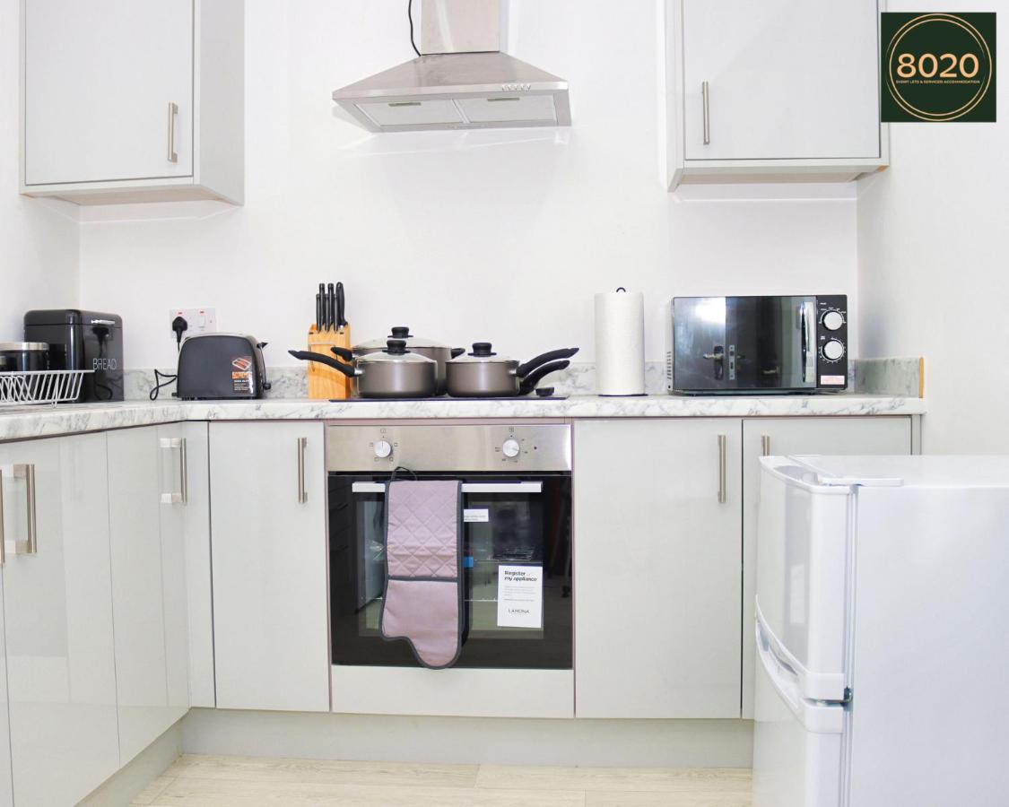 Lancing Apartments - Spacious 2 Bed - Sleeps 6 - Burnham Village Slough Dış mekan fotoğraf