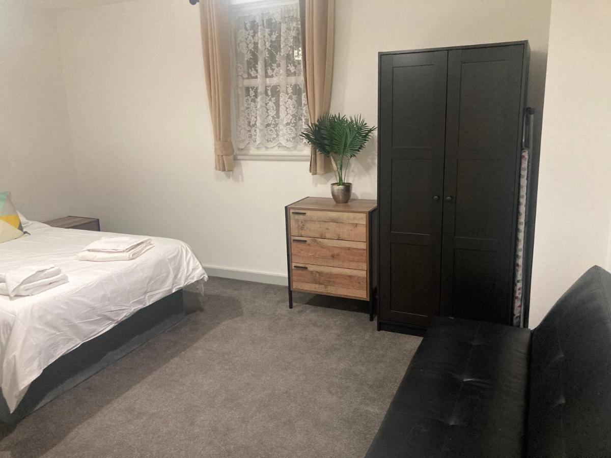 Lancing Apartments - Spacious 2 Bed - Sleeps 6 - Burnham Village Slough Dış mekan fotoğraf
