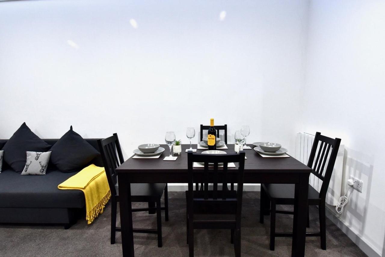 Lancing Apartments - Spacious 2 Bed - Sleeps 6 - Burnham Village Slough Dış mekan fotoğraf