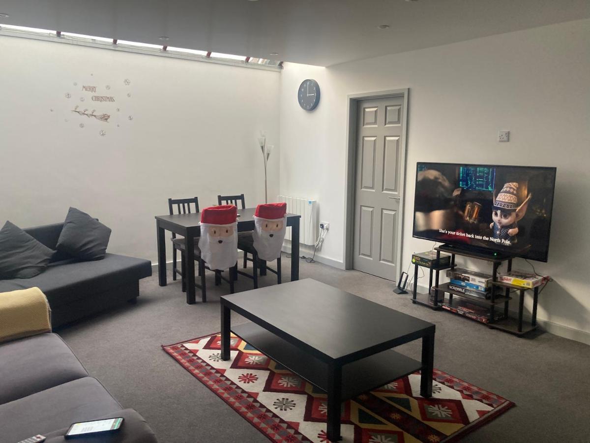 Lancing Apartments - Spacious 2 Bed - Sleeps 6 - Burnham Village Slough Dış mekan fotoğraf