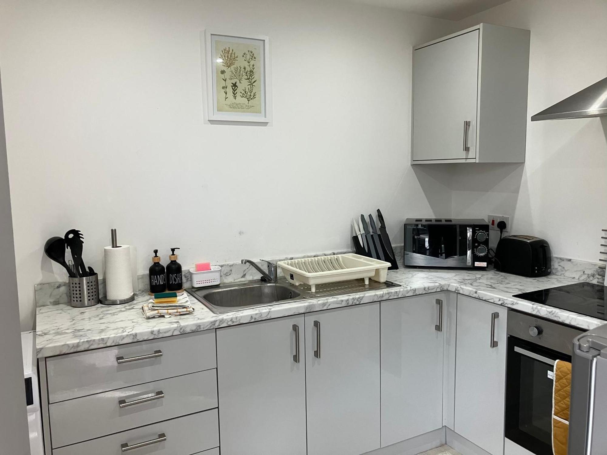 Lancing Apartments - Spacious 2 Bed - Sleeps 6 - Burnham Village Slough Dış mekan fotoğraf