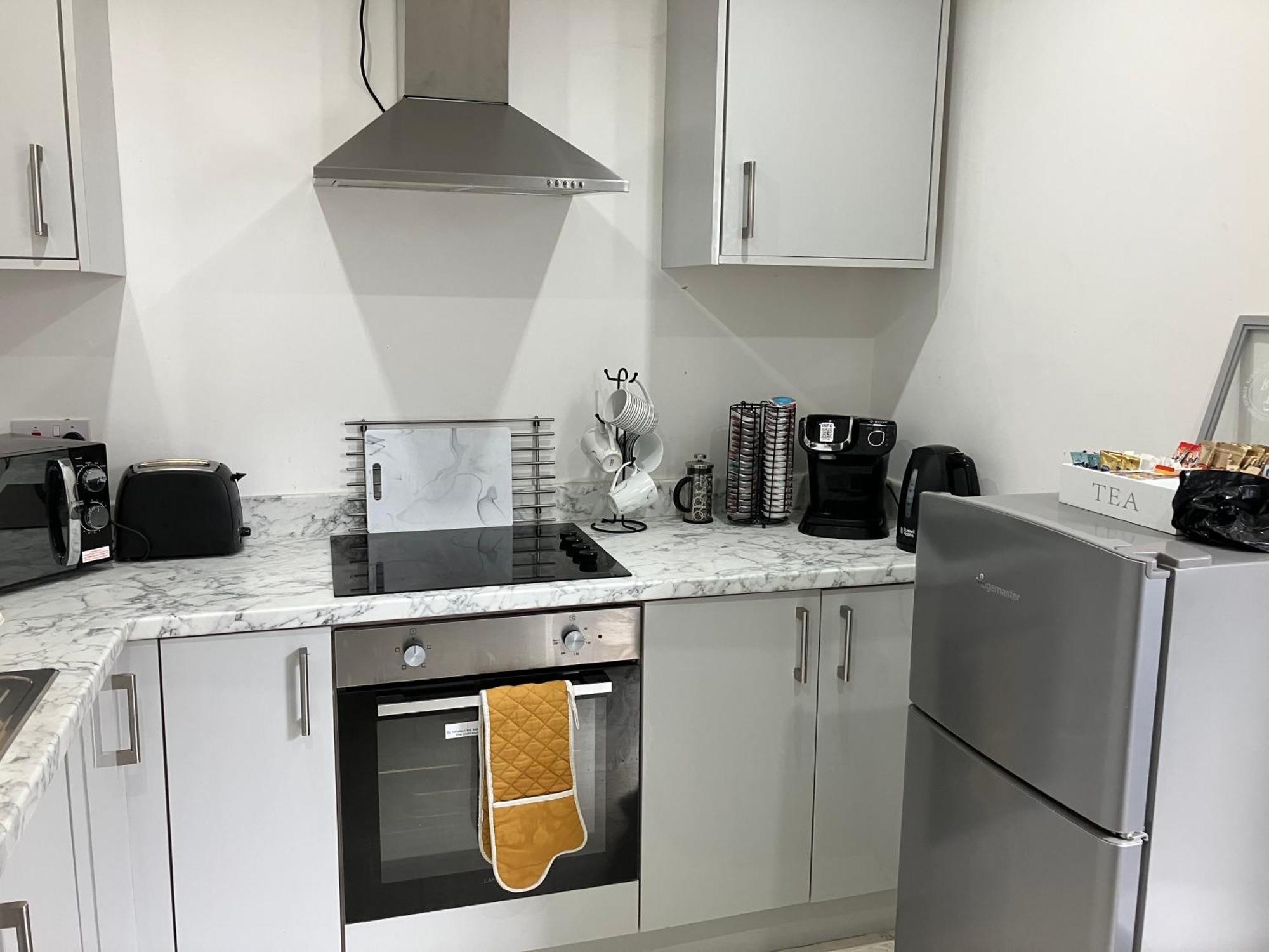 Lancing Apartments - Spacious 2 Bed - Sleeps 6 - Burnham Village Slough Dış mekan fotoğraf